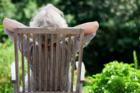 Rentnerin entspannt nach Umzug